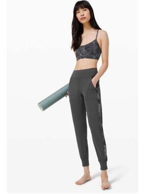 Lululemon Align Jogger *Track Stripe
Graphite Grey / Diamond Dye Pitch Grey 14